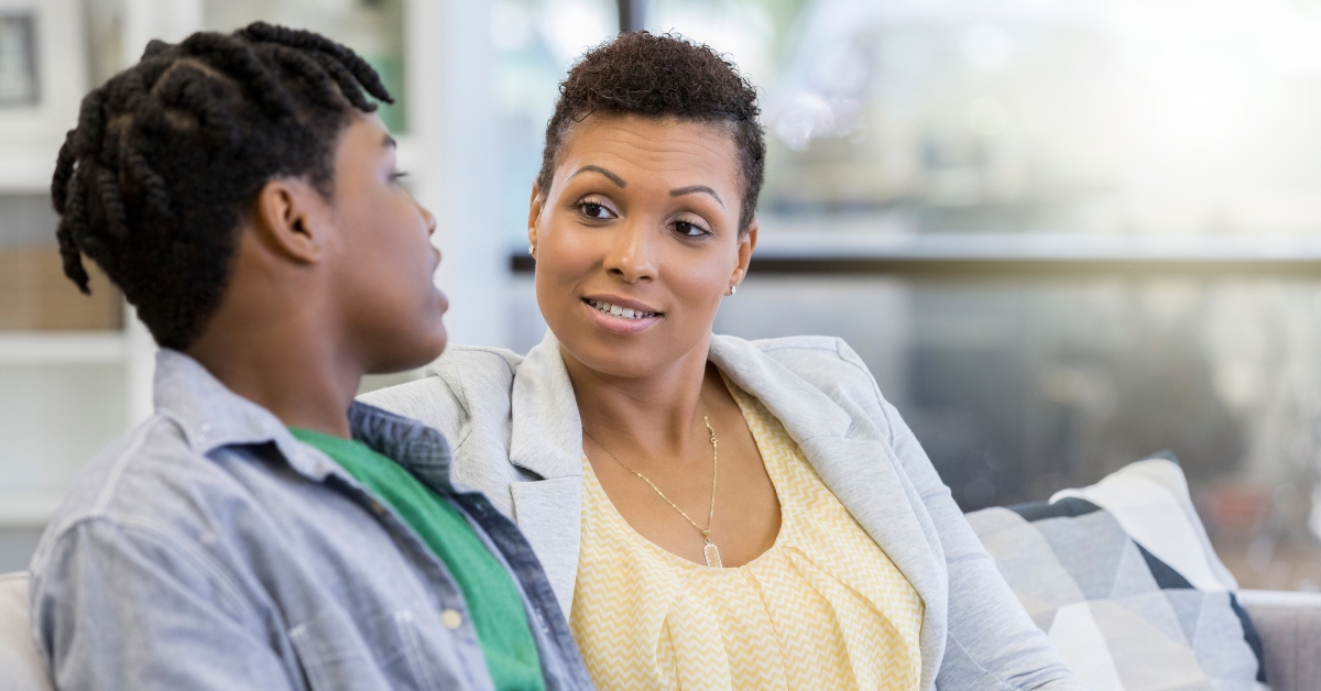 A therapist and a patient in conversation, highlighting the best innovative approaches in residential treatment.