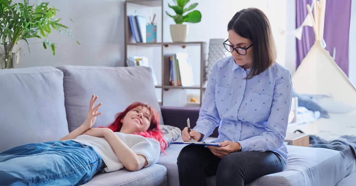 Teenage girl in therapy session, illustrating the benefits of cognitive behavioral therapy for anxiety.